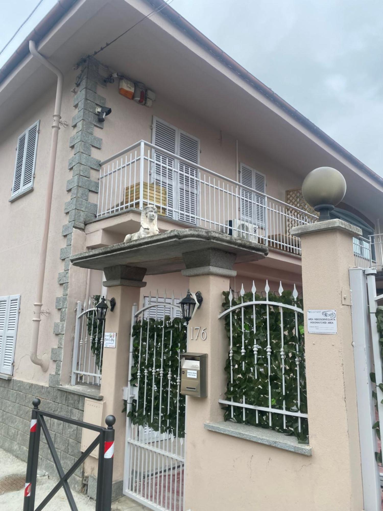 Bed and Breakfast La Casa Di Cate & Adry Envie Exterior foto