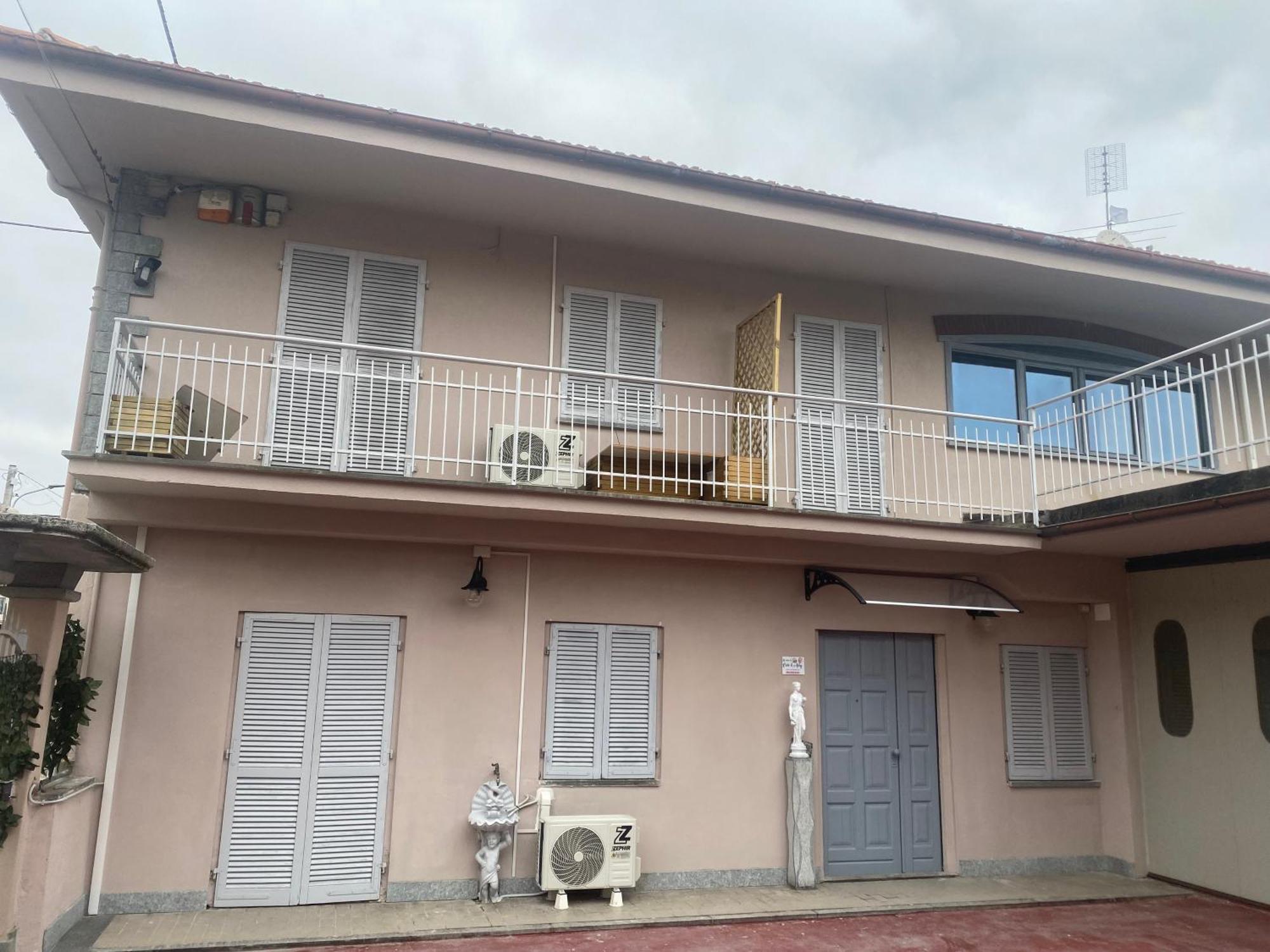 Bed and Breakfast La Casa Di Cate & Adry Envie Exterior foto